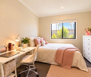 MODERN TOWNHOUSE LIVING IN A CONVENIENT LOCATION - Photo 6