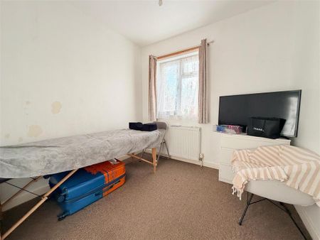 4 bedroom apartment to rent - Photo 4