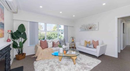 Warm, Spacious & Modern! Pets welcome! - Photo 3