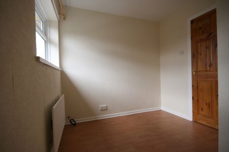 38 Minnowburn Drive, Belfast, BT8 7QJ - Photo 4