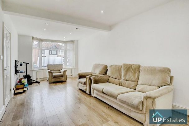 3 bedroom end of terrace house to rent - Photo 1