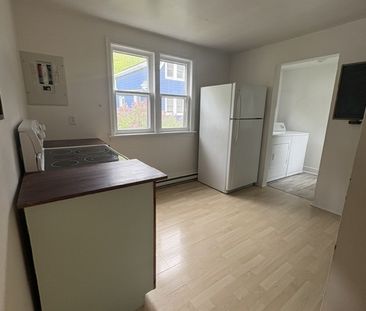 16 Cottage Road Upper Unit – CHARMING ARMDALE 2 BR 1 BATH UNIT AVAI... - Photo 3