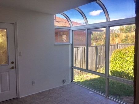 For Lease - 76 Centre Street, Brampton, Ontario - Photo 4