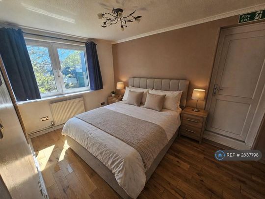 1 bedroom in a house share to rent - Photo 1