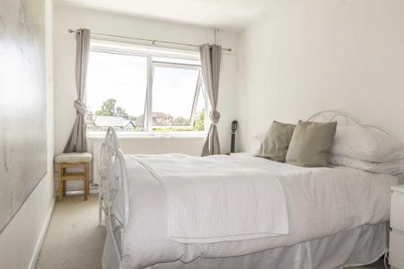 3 bedroom flat to rent - Photo 3