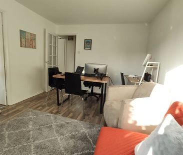 1 Bed Flat, Inwen Court, SE8 - Photo 3