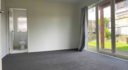 16 Merlot Way - 3 Bedrooms + Study, 2 x lounges, 2 bathrooms, 3 Toilets, Double garage - Photo 5