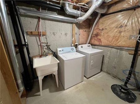 For Lease - 52 Admiral Crescent, Essa, Ontario - Photo 3