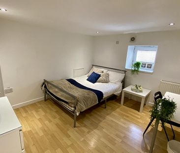 Fantastic 5 double Bedroom student house - Photo 4