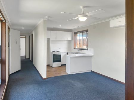 2 Bedroom Unit Walking Distance to Pakington Street - Photo 3