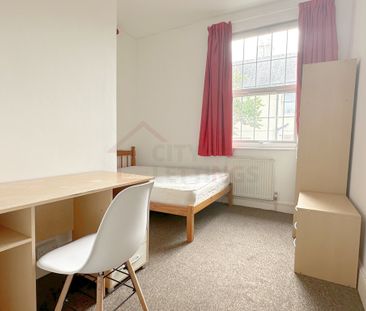 6 Bedroom Flat - Photo 1