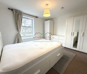 Terraced house to rent - Photo 2