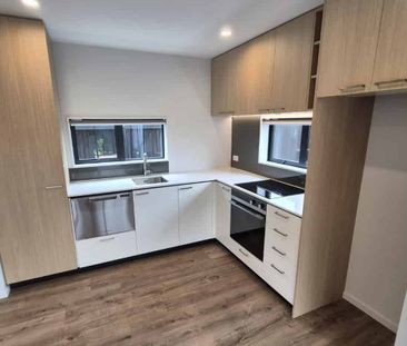 Stylish brand-new townhouse - Photo 3