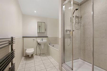 3 bedroom flat to rent - Photo 4