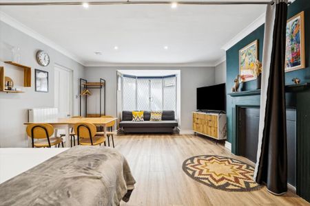 1 bedroom flat to rent - Photo 2