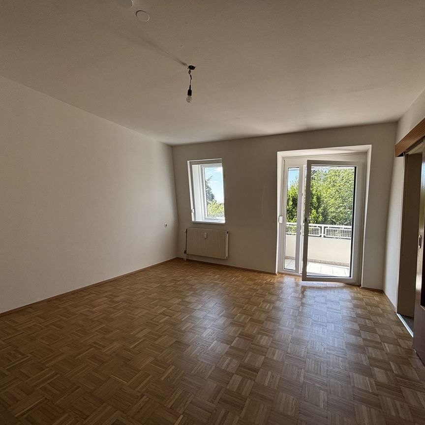 Helle 1,5-Zimmer-Dachgeschosswohnung mit Balkon und separater Küche - Photo 1