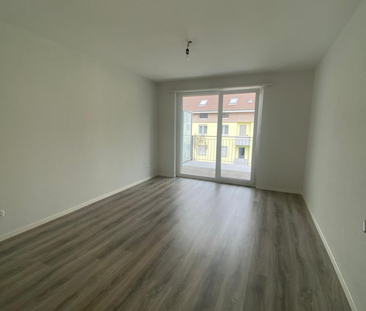 Moderne 3.5-Zimmerwohnung mit grossem Balkon im Hochparterre - Photo 2