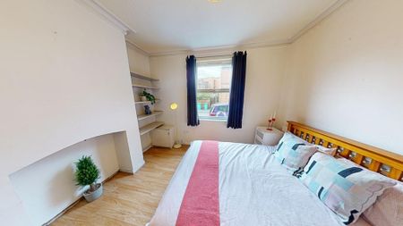 4 bedroom terraced house to rent - Photo 4