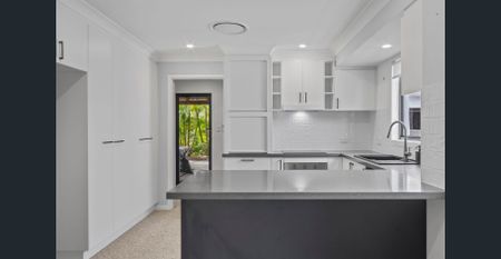 VERSATILE LAYOUT, LARGE WORKSHOP/SHED, GREAT ENTERTAINER, CENTRAL LOCATION & SOLAR! - Photo 5