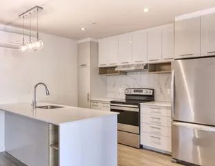 1 room apartment of 72m² in Montreal - Photo 1