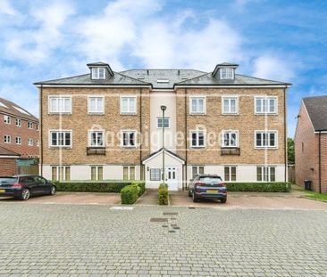 Warren Close, Farnham - Photo 5