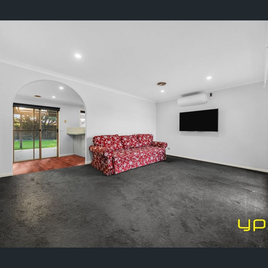 Charming & Convenient Family Home in Cranbourne West - Photo 1