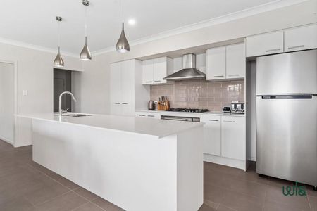 18 Fin Street, Fern Bay NSW 2295 - House For Rent | Domain - Photo 5