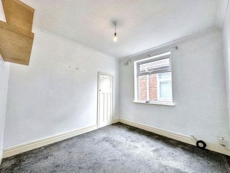 2 bed upper flat to rent in NE6 - Photo 2