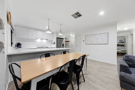 Picture Perfect on Cinema St! - Photo 2