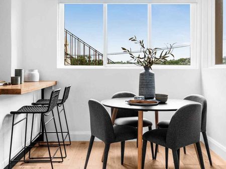 SEMI-STYLE APARTMENT IN QUIET BOUTIQUE SETTING - Photo 3
