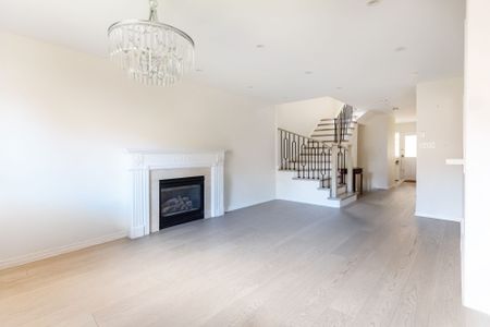 For Lease - 48 Warren Bradley Street, Markham, Ontario - Photo 3