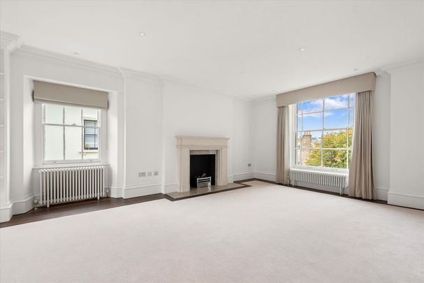 An exceptional home on Addison Road, W14. - Photo 1