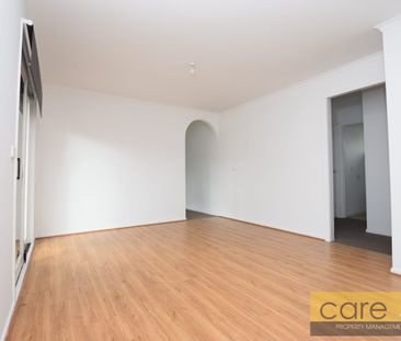 Location is everything - Photo 2