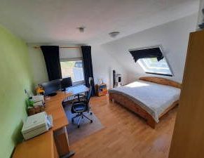 Gemütlichkeit und Zentrumsnähe vereint! – Moderne und helle Dachgeschosswohnung - Foto 1