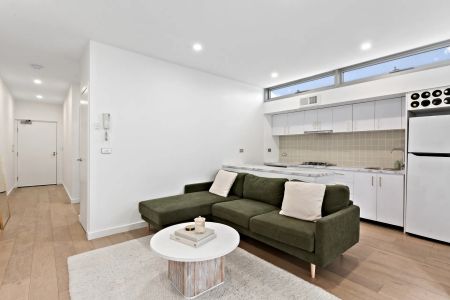 Stylish Sanctuary In Seaside Location - Photo 3