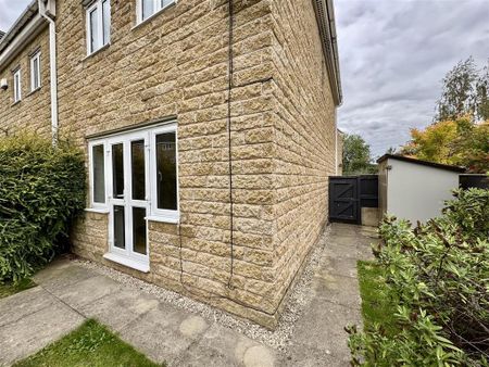 3 bedroom end of terrace house to rent - Photo 4
