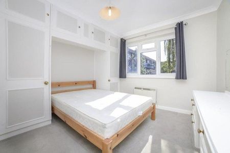 3 bedroom flat to rent - Photo 4