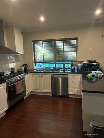 Modern & Low Maintenance - Photo 4