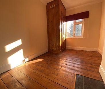 3 Bed Semi-Detached House, Grove Road, SO15 - Photo 3