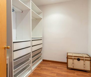 Eclectic 1-Bedroom Apartment with Balcony Near La Ramblas - Photo 5