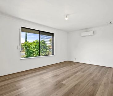 Freshly painted home with large gardens and versatile living spaces. - Photo 2