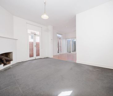 Spacious three bedroom home - Photo 1