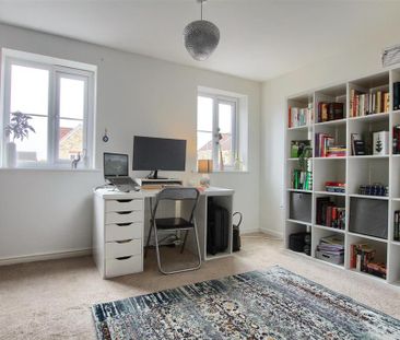 3 bedroom end of terrace house to rent - Photo 4