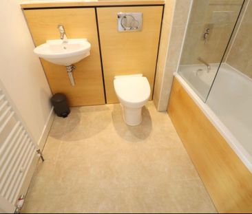 Room in a Shared Flat, Holly Court, SE10 - Photo 6