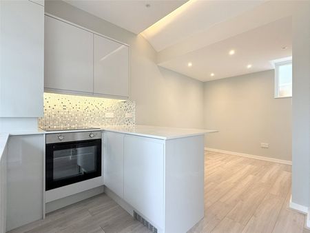 Skyfield Manor, West End Lane - Photo 2