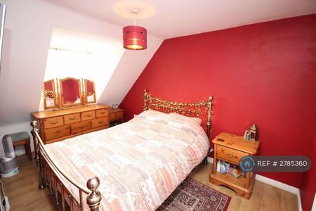 3 bedroom semi-detached house to rent - Photo 5