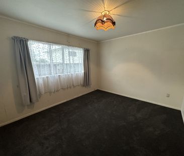 Tidy Two Bedroom - Photo 4