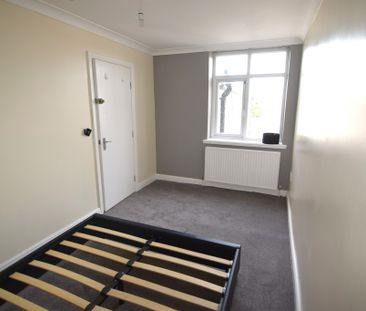 To Let 2 Bed Flat - Photo 4