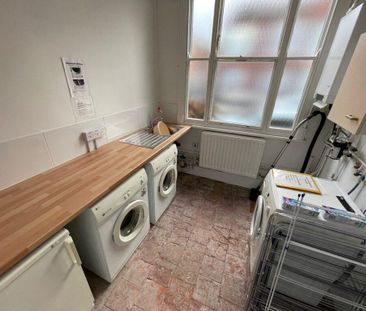 5 bedroom end of terrace house to rent - Photo 4