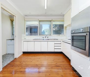 Convenient location - Photo 2